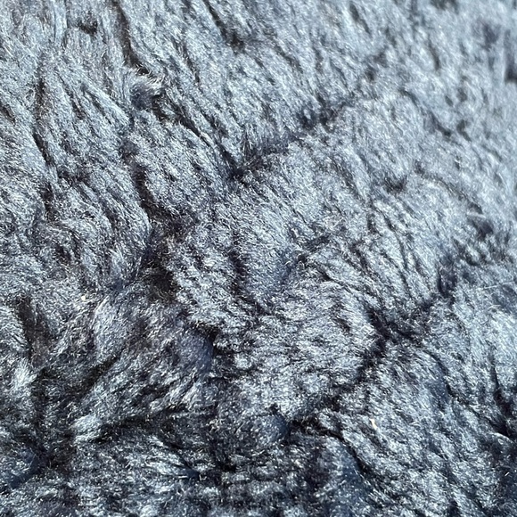 Luxurious Navy Blue Throw Blanket NWT - Picture 3 of 3